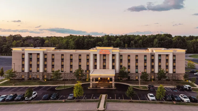 Hampton Inn & Suites Niles/Warren - Image 1