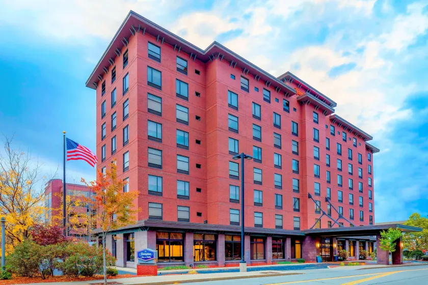 Hampton Inn & Suites Pittsburgh-Downtown - Image 1