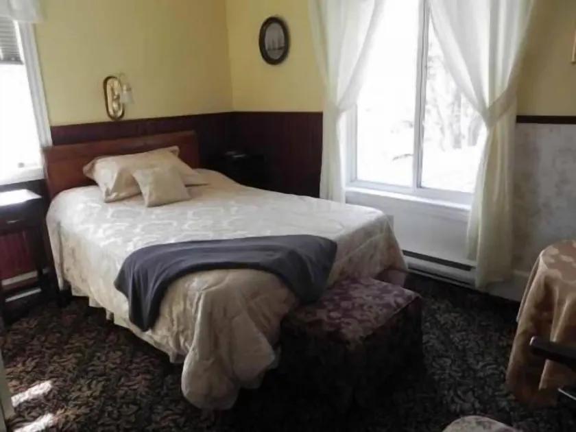 Salmon River Country Inn - Image 1