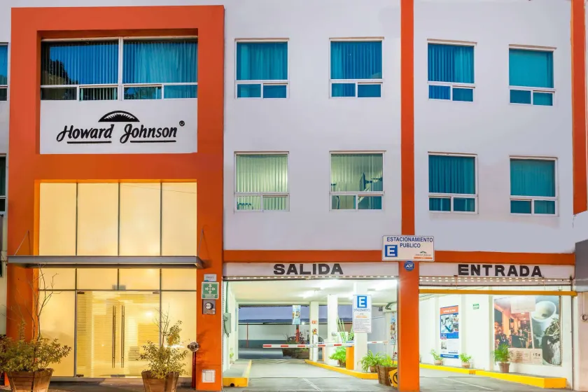 Howard Johnson Leon Avenida - Image 1