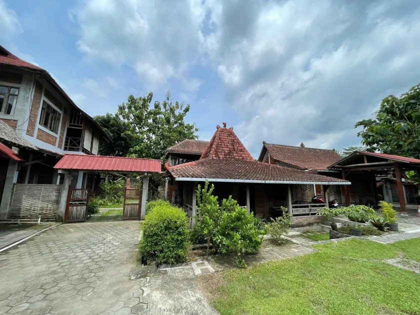 Saka Homestay Boutique & Cafe - Image 1