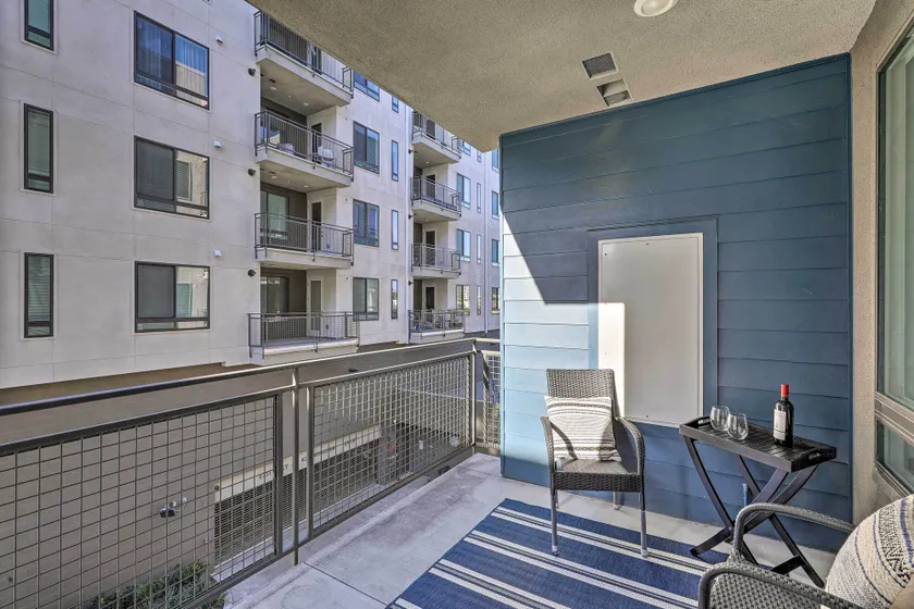 Modern Irvine Condo w/ Pool - 7 Mi to Beach! - Innvendig