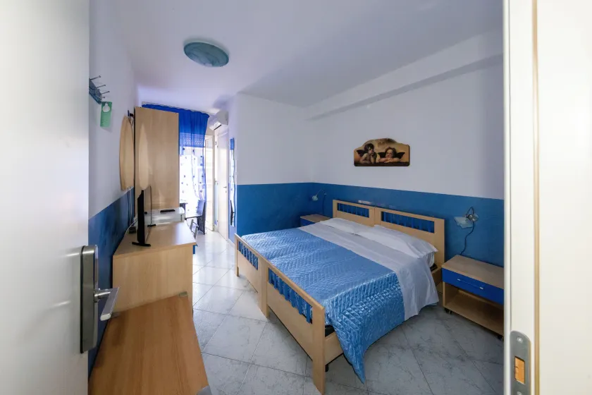 B&B Brezza Marina & Ristorante Shoreline - Image 1
