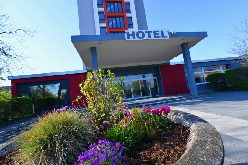 SKYHOTEL Merseburg - Image 1
