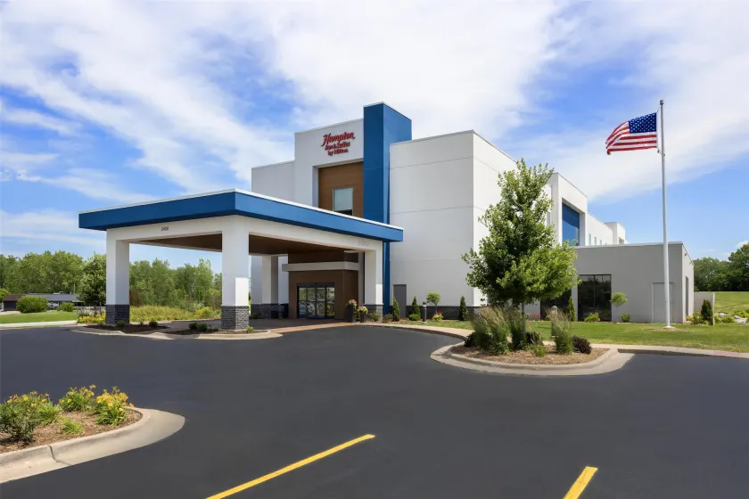 Hampton Inn & Suites Moline-Quad City Int'l Aprt - Image 1