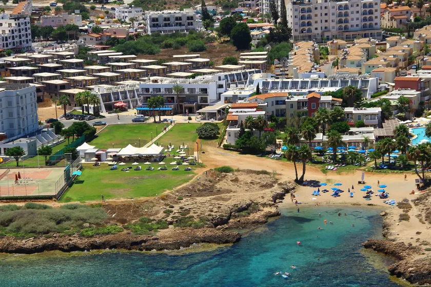 Penelope Beach Hotel Apts - Image 1
