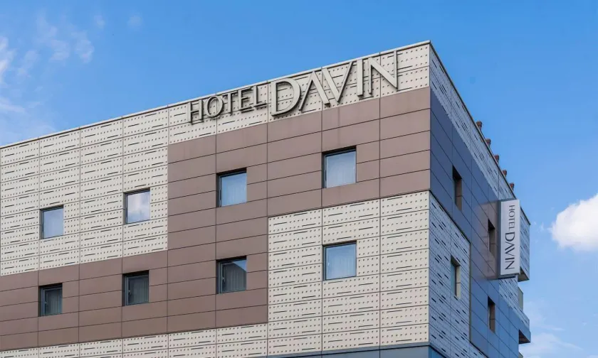 Davin Hotel - Image 1
