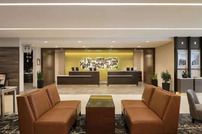DoubleTree by Hilton Hotel Syracuse - Image 1