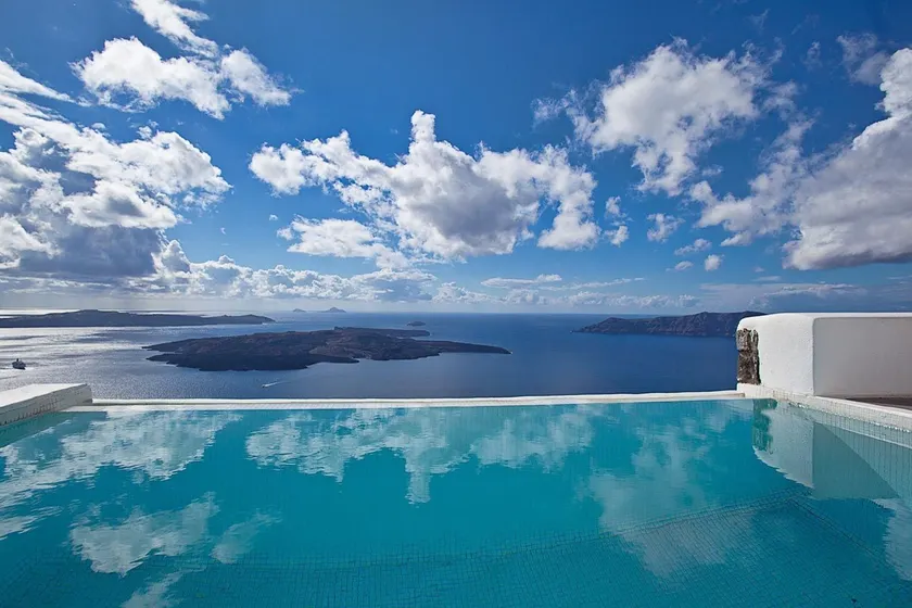 Dreams Luxury Suites - Image 1