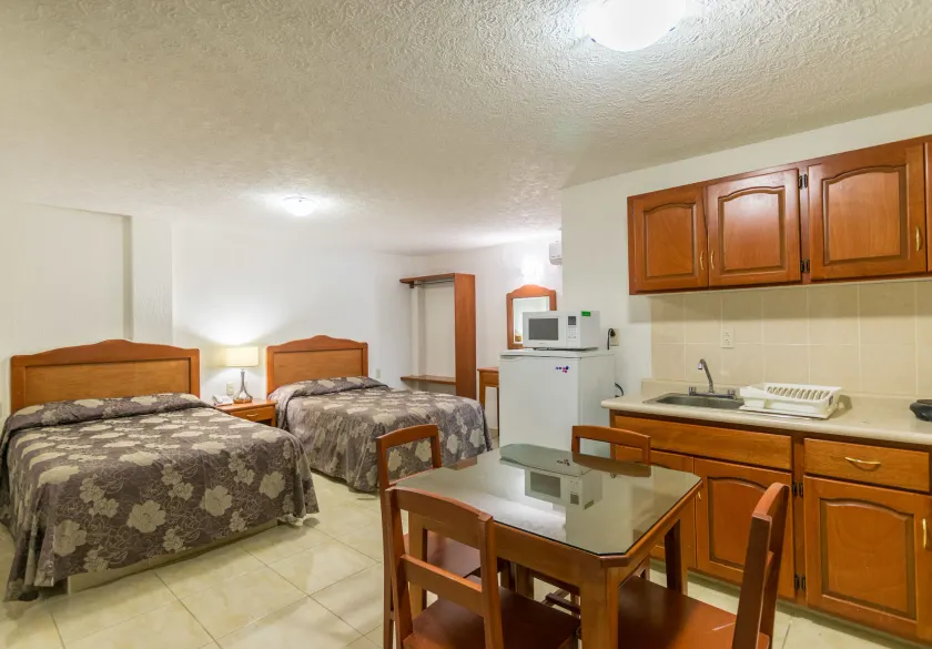 Suites Poliforum Inn - Image 1