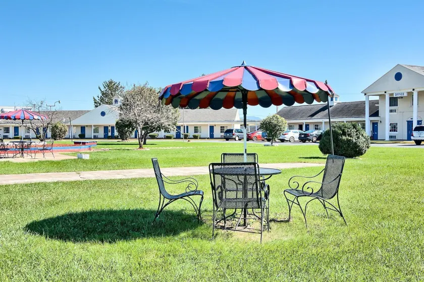 Motel 6-Harrisonburg, VA - South - Image 1