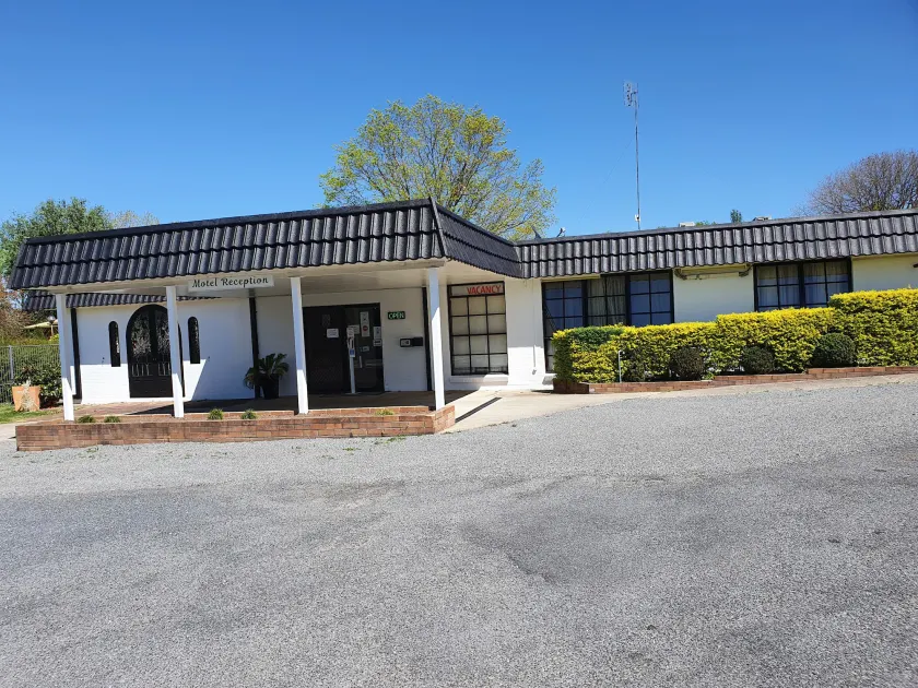 Tally Ho Motor Inn - Image 1