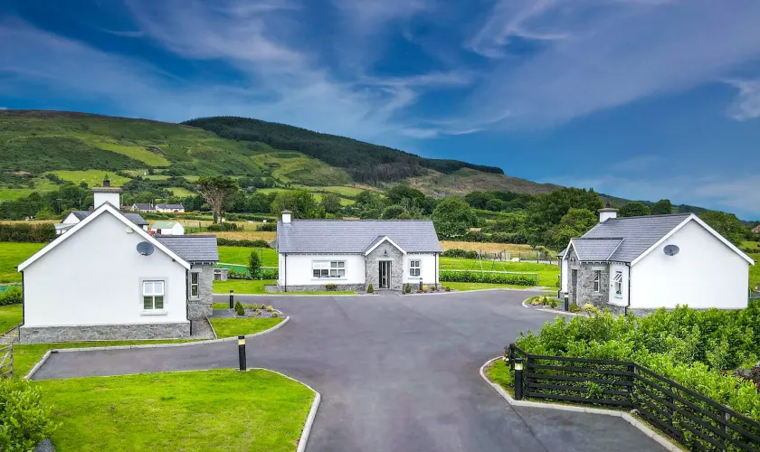 Clonlum Holiday Cottages - Image 1