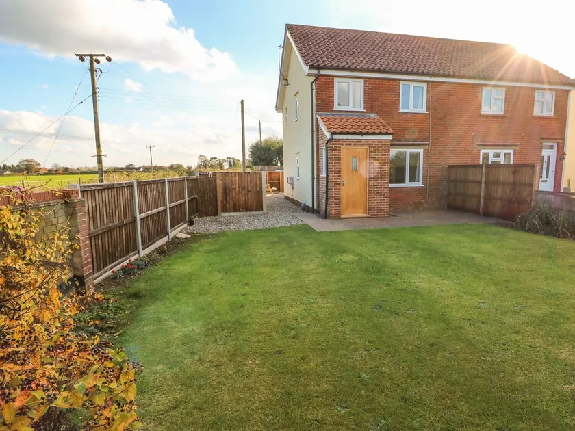 27 Whitegates - Image 1