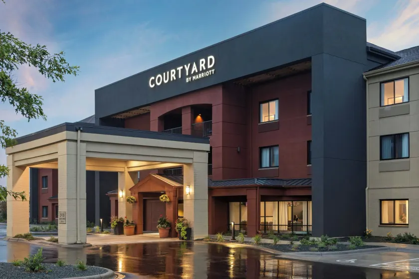 Courtyard Minneapolis St. Paul/Roseville - Image 1