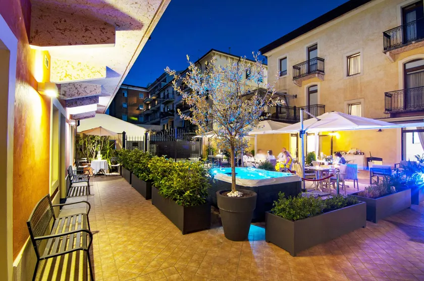 Hotel Fontana Verona - Image 1