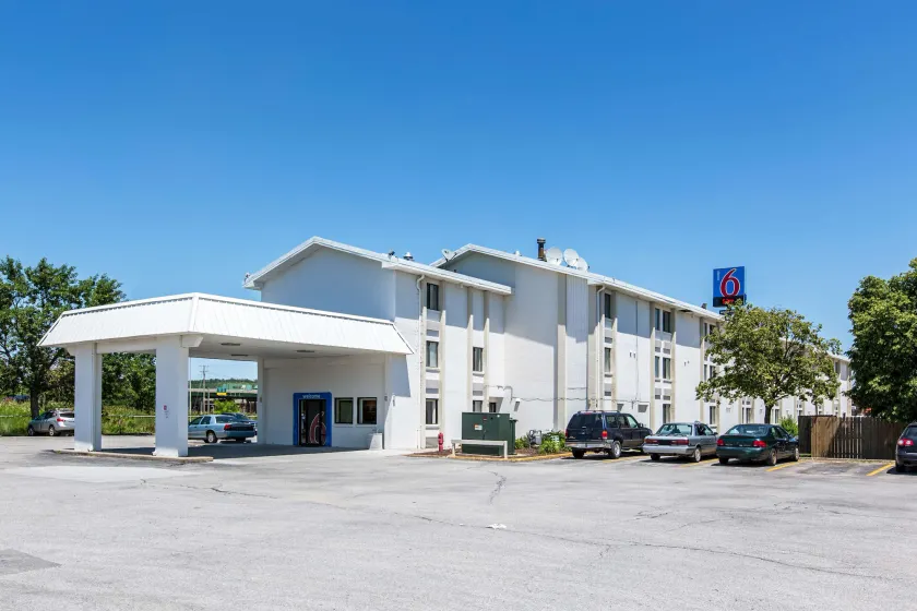 Motel 6-Council Bluffs, IA - Omaha East - Image 1