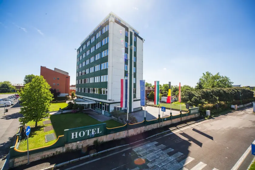 Hotel Alga - Image 1