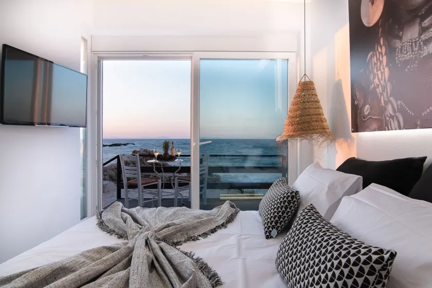 Portara Seaside Luxury Suites - Image 1