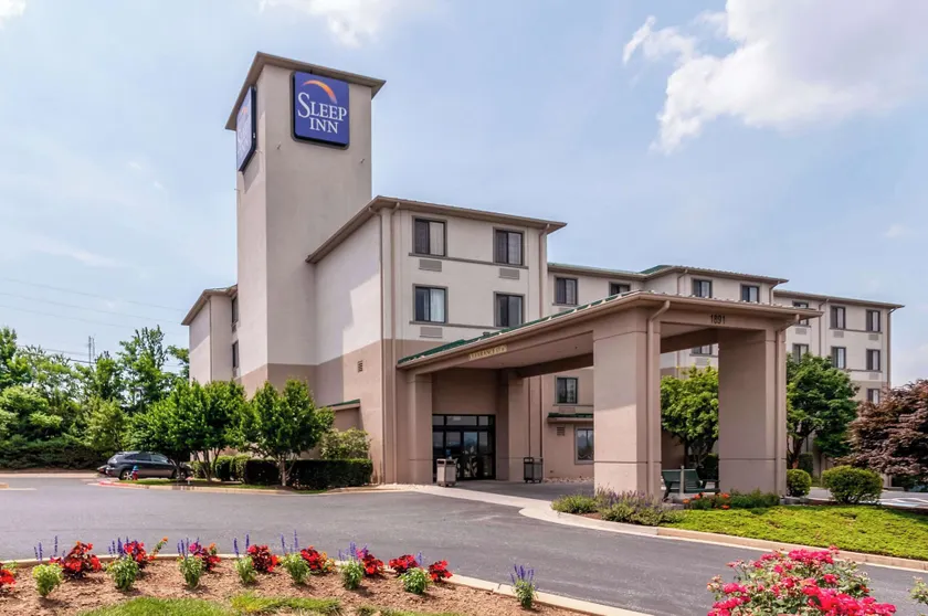 Sleep Inn & Suites Harrisonburg on University - Image 1