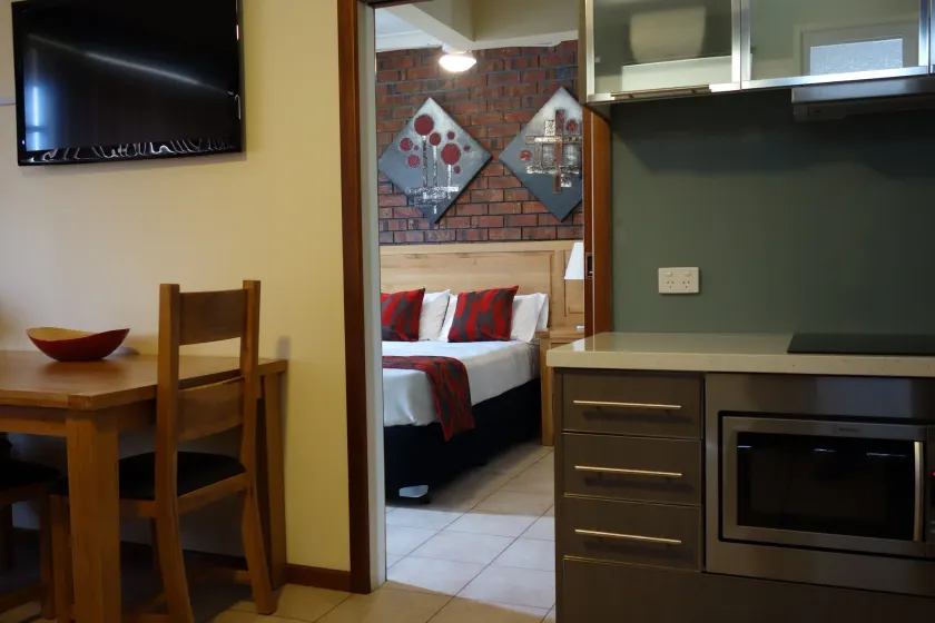 Glenelg Gateway Apartments - Image 1
