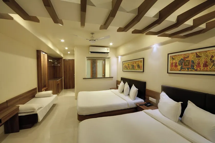 Hotel Shreeji Vatika-Airport Road - Image 1