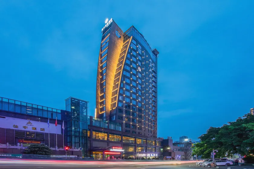 Chongqing Jiayu Emperor Hotel - Image 1
