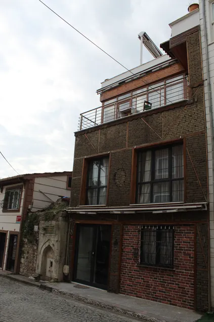 Han Suite Hotel - Image 1