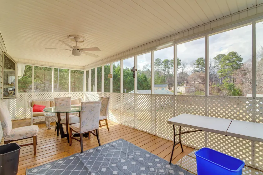 Country Living With Everything You Need Close By - Image 1