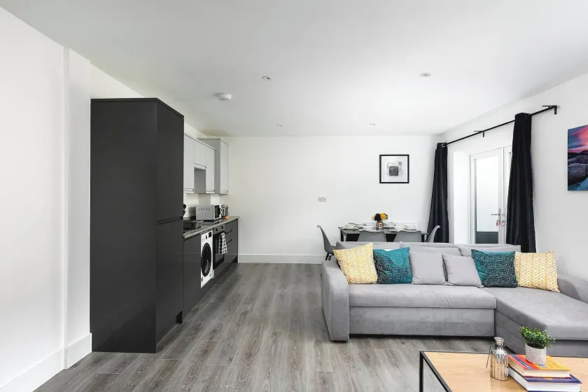 Skyvillion Vineyard Court, Enfield, 2 Bed, With Garden - Image 1