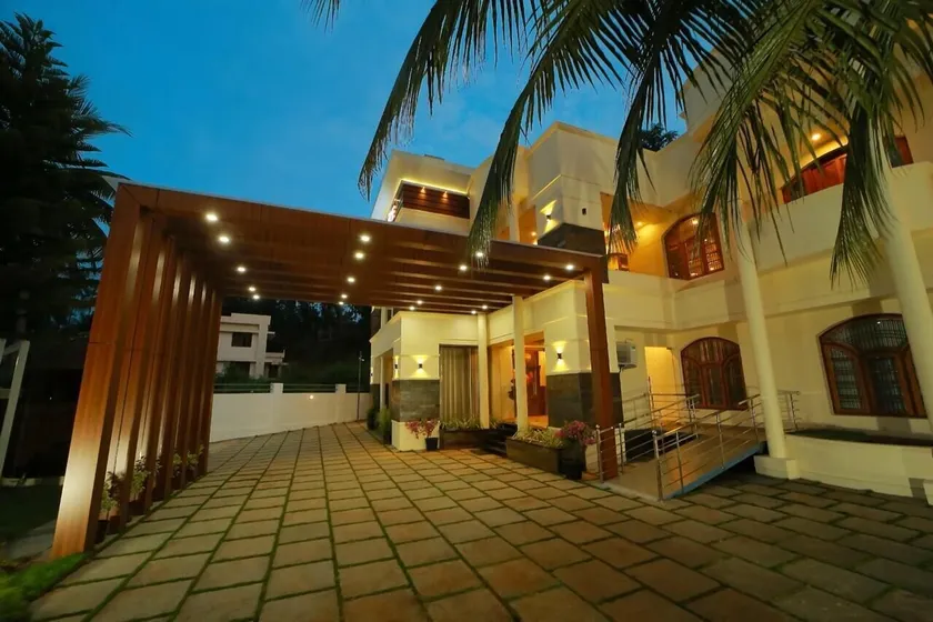 White Gate Luxury Hotel - Image 1