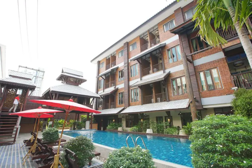 Sunny V Hotel - Image 1