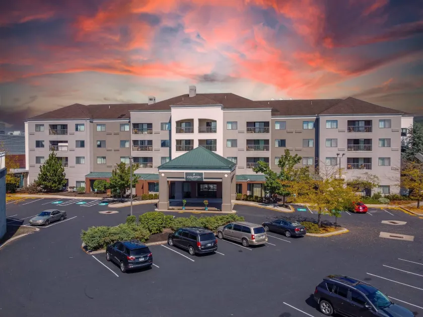 Country Inn & Suites by Radisson, Convention Center - Image 1