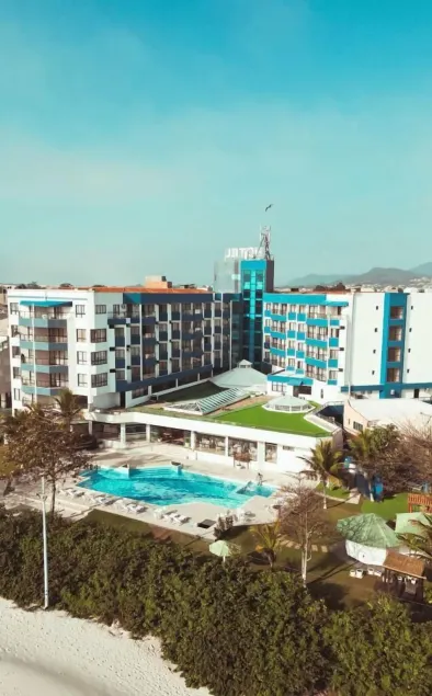Ingleses Praia Hotel - Image 1