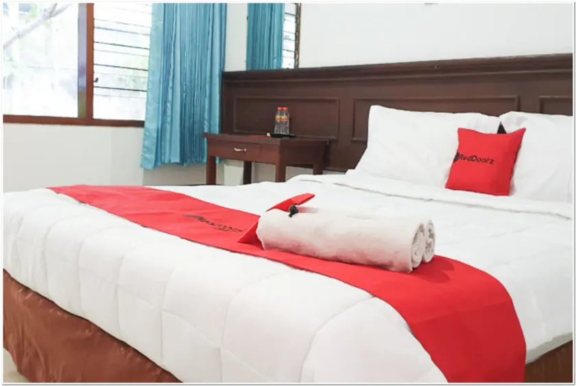 RedDoorz near Bojonegoro Train Station - Image 1