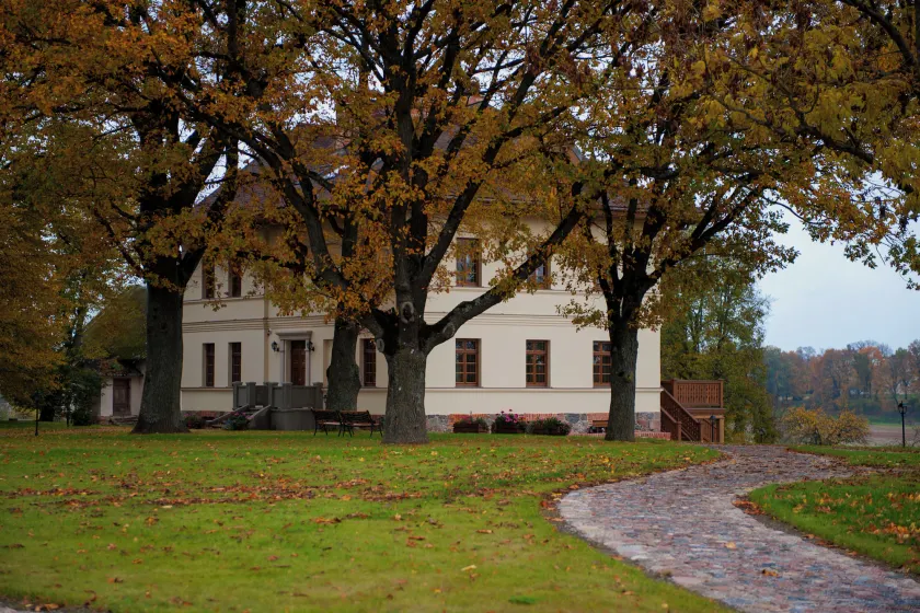 Mazmežotnes muiža - Image 1