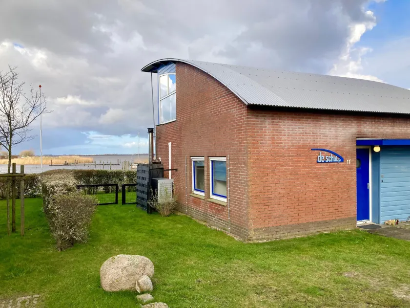 Unique lakeside house with sauna and panoramic harbour views 5 guests - Image 1