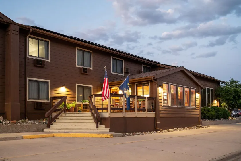 Super 8 by Wyndham Gardiner/Yellowstone Park Area - Image 1