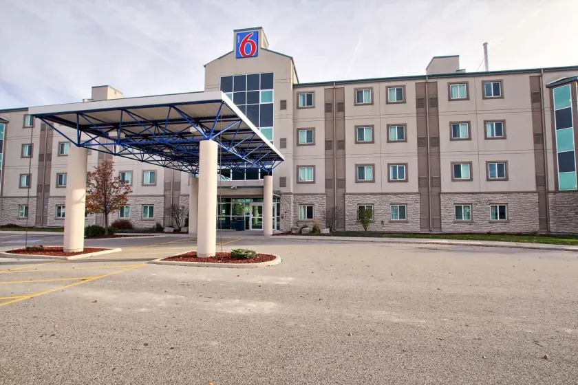 Motel 6-London, ON - Ontario - Image 1