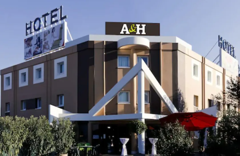 Hôtel A&H Lyon Saint-Priest - Image 1