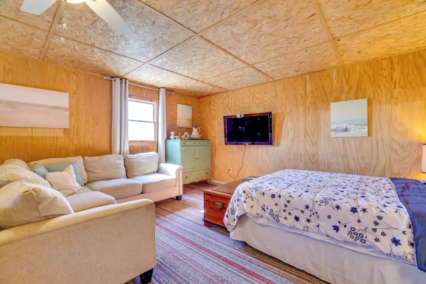 Hike, Ski & Golf: Water-view Lake Winola Retreat! - Image 1