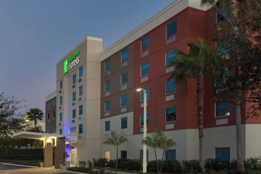 Holiday Inn Express Hotel & Suites Fort Lauderdale Airport/Cruise Port by IHG - Image 1