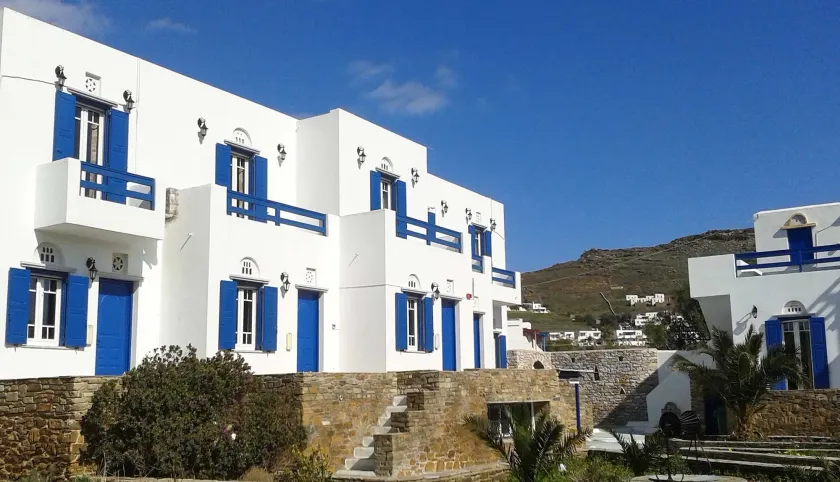 Nostos Beachfront Apartments & Studios - Image 1