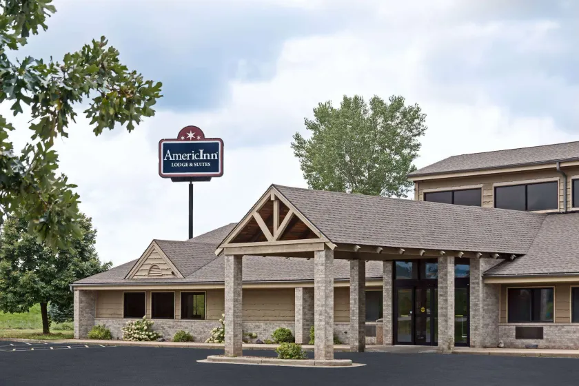 AmericInn by Wyndham Tomah - Image 1
