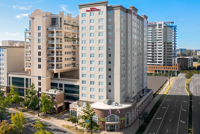 Hilton Garden Inn Charlotte Uptown - Image 1