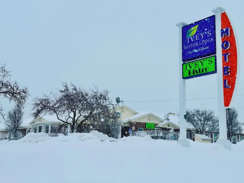 Ivey's Motor Lodge - Image 1