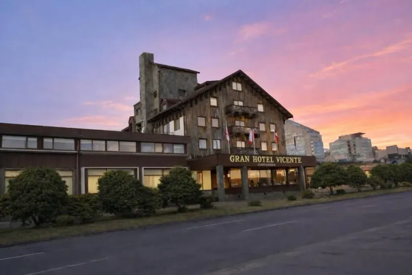 Gran Hotel Vicente Costanera - Image 1