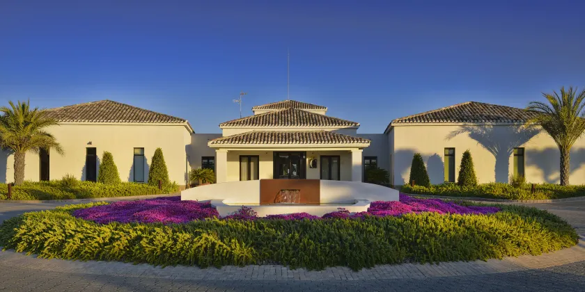 Las Colinas Golf & Country Club - Image 1