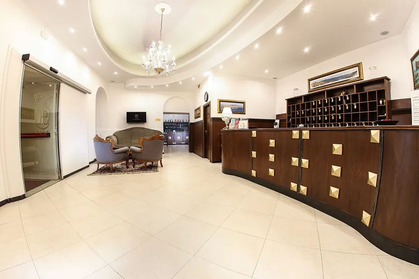 Grand Hotel Capodimonte - Image 1
