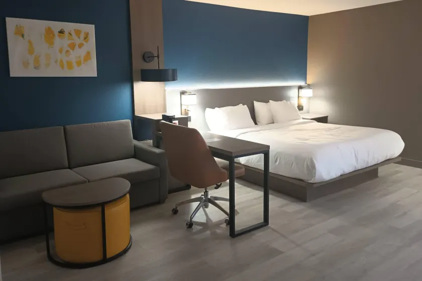 Comfort Inn & Suites Johnson City - Binghamton - Image 1